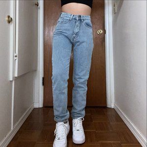 Light wash mom jeans